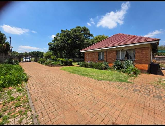 5 BEDROOM HOUSE FOR SALE IN CLAYVILLE EAST